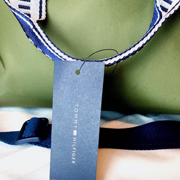tommy hilfiger Green duffle bag in size medium Bag Trendy Affordable Price Deal - Picture 8 of 9